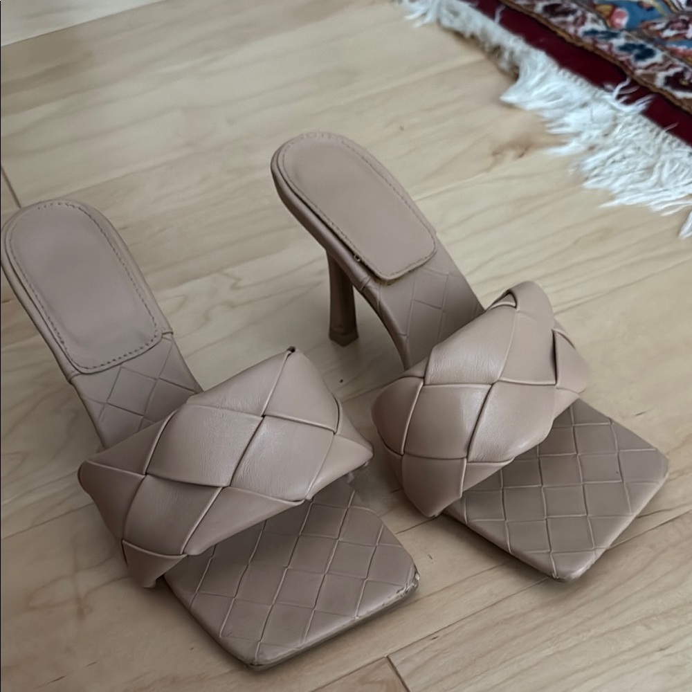 MAKE ME AN OFFER MOVING SALE EVERYTHING MUST GO Beige Quilted Heels